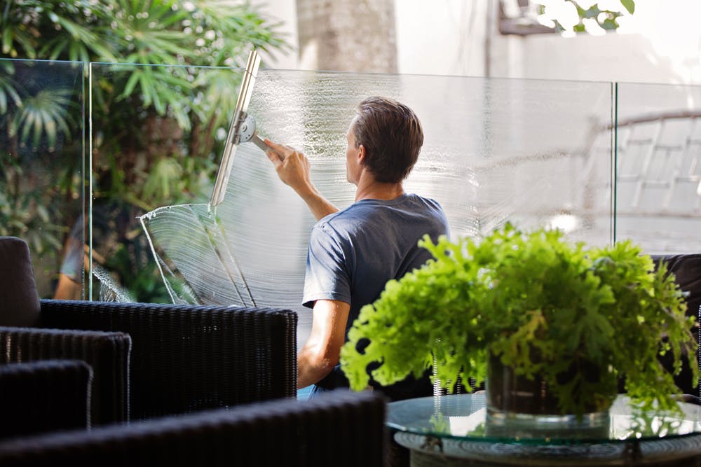 Cleaning windows