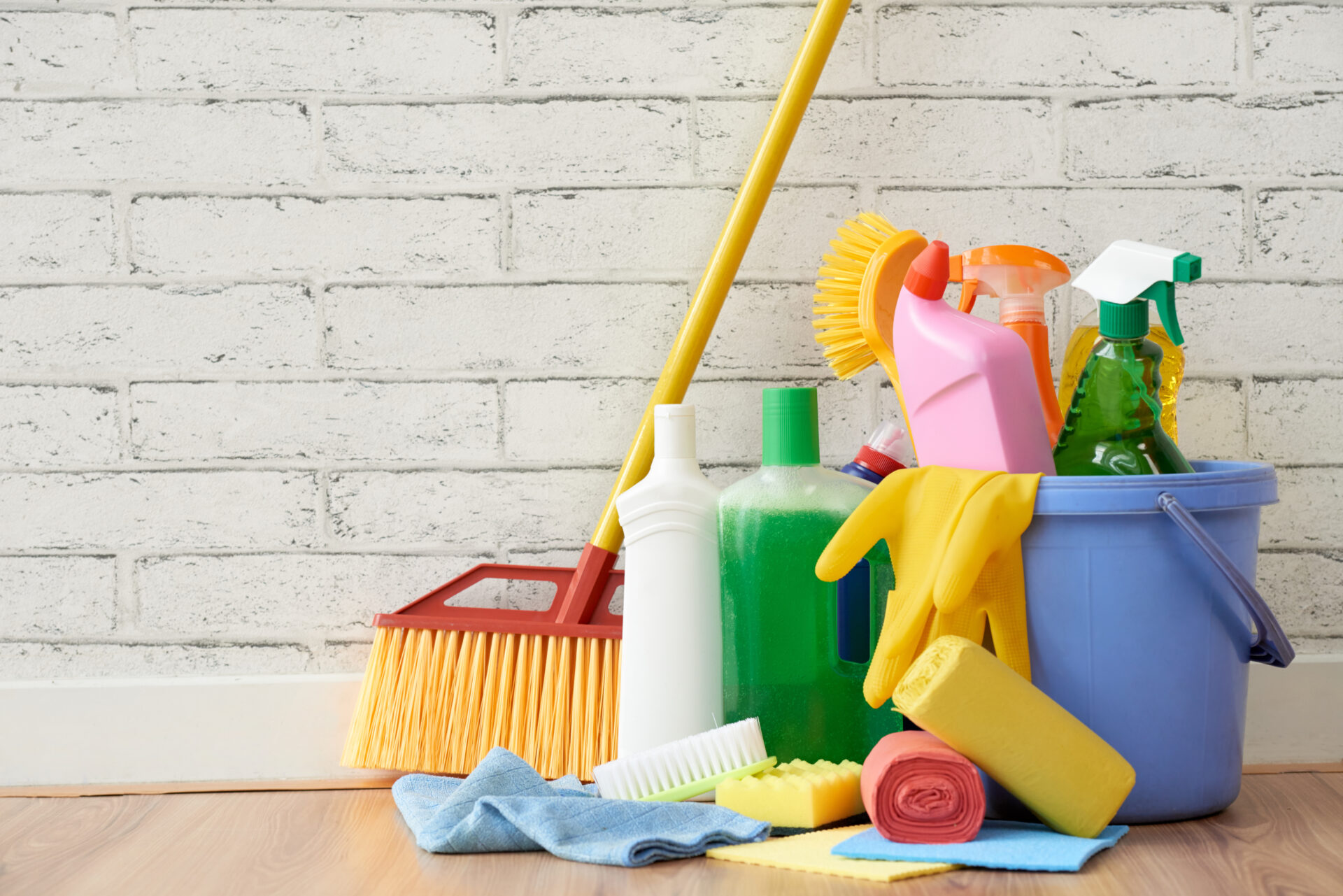 Brushes, cloths and detergents for spring cleaning